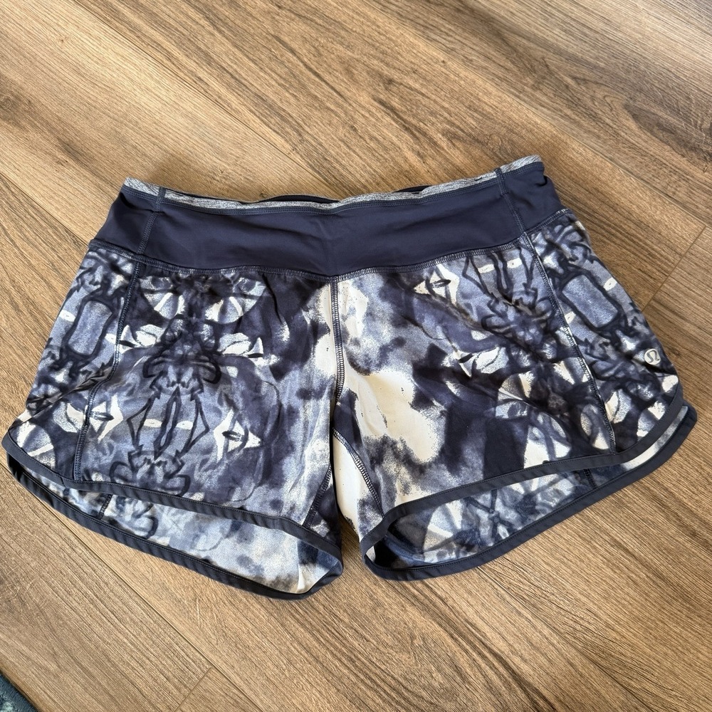 Lululemon shorts 4" Run Switch Back Ink Blot White Deep Indigo, Size 6